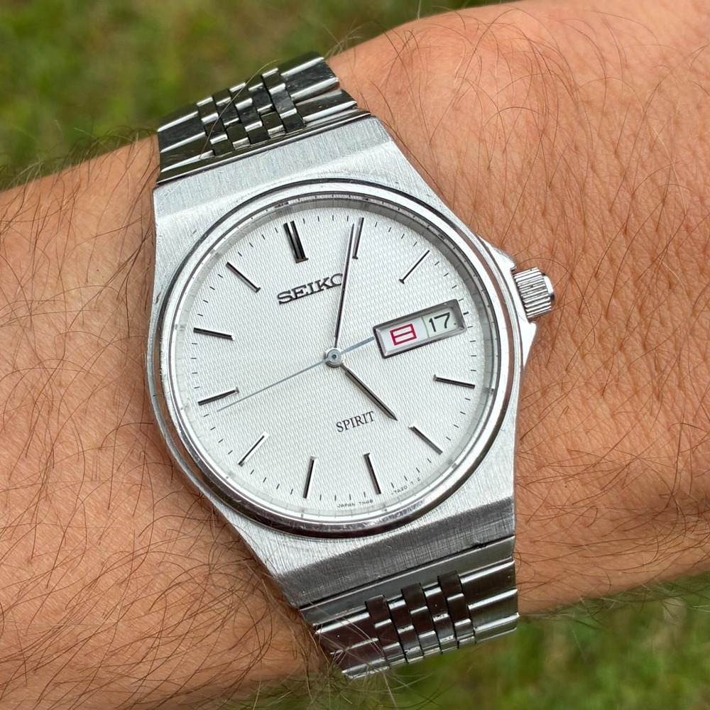 Vintage Seiko Spirit 7N48-7A10 Quartz White Dial Day Date 35mm Men's Watch-Runs!